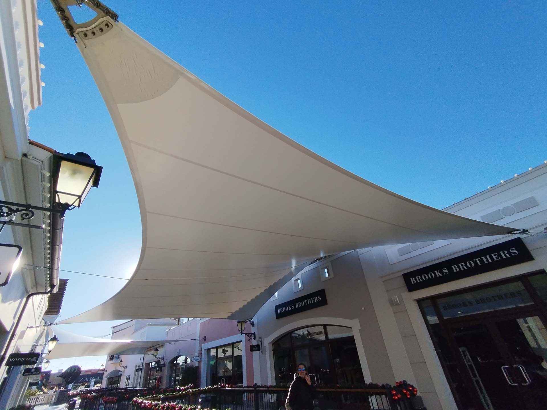 Εφελκυόμενα Συστήματα Σκίασης στο McArthurGlen